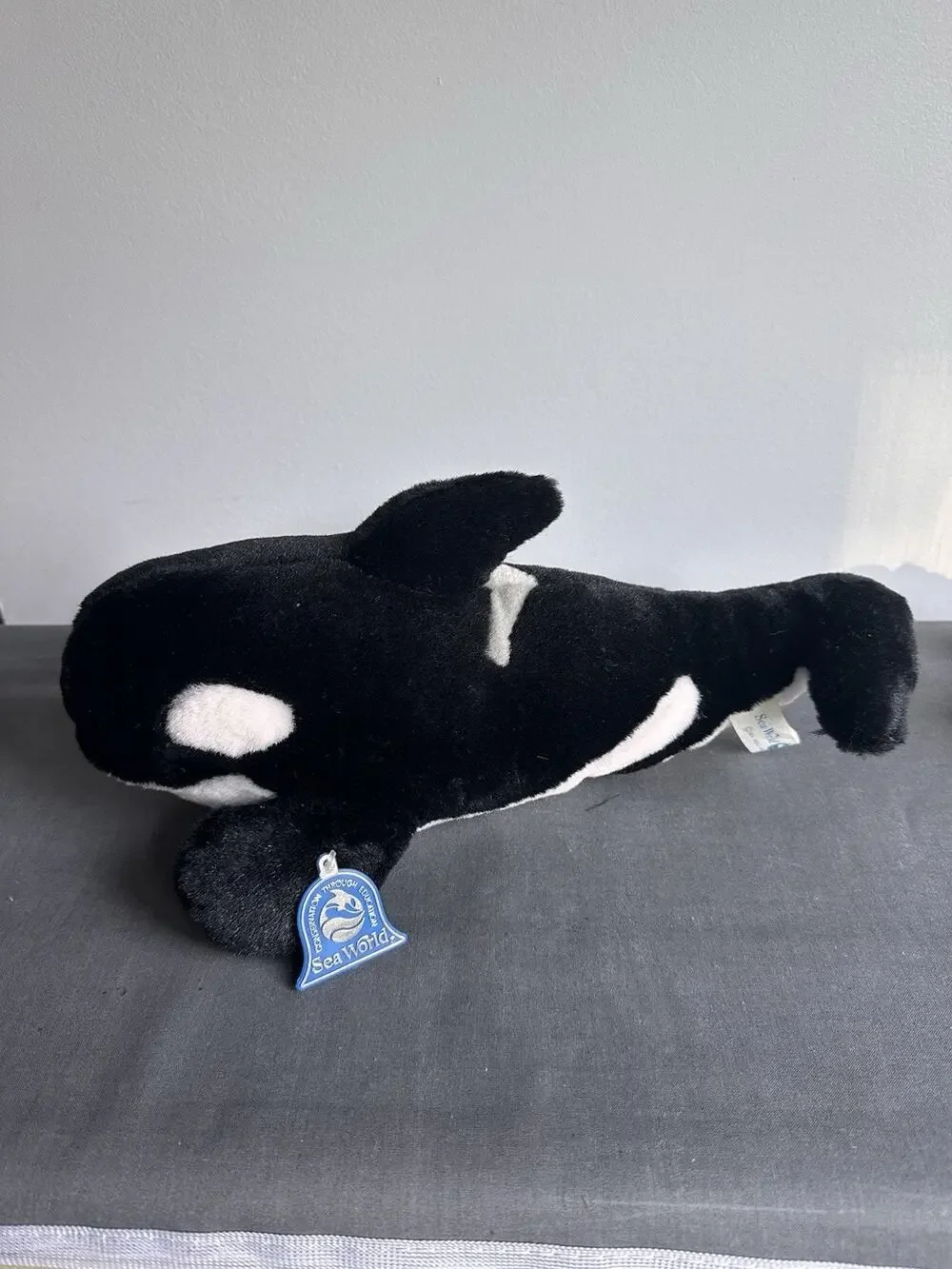 Vintage 1980s Sea World Parks Shamu Orca Killer Whale Souvenir Plush Tag Attach